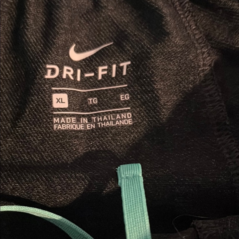 Nike Charcoal Gray Athletic Shorts for Training Size XL Draw string waist. - Picture 4 of 9